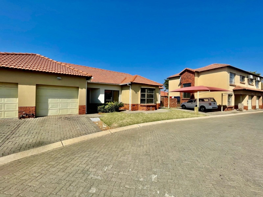 2 Bedroom Property for Sale in Waterval East North West